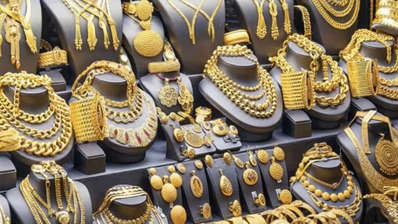 سعر عيار 21 من الذهب يشهد تراجعًا جديدًا اليوم السبت